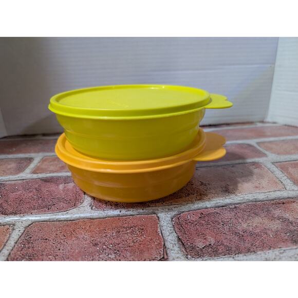 Lot of 2 Tupperware 2415B Cereal Bowls and Lids Seals Lime Green & Orange - Picture 1 of 7